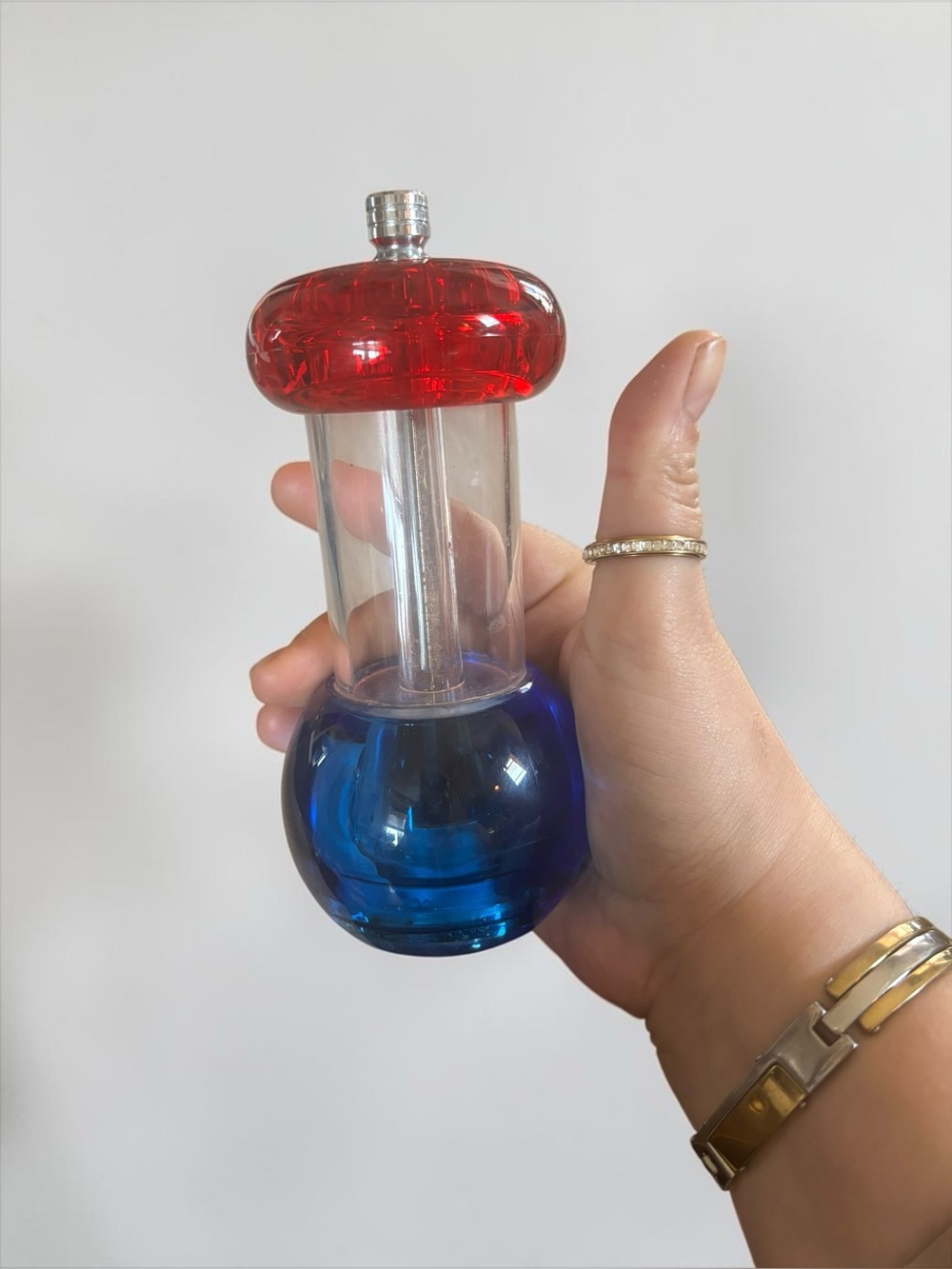 Vintage Olde Thompson Red Blue Acrylic Salt & Pepper Grinder Set USA